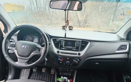 Hyundai Solaris II рестайлинг, 2017 год, 1 200 000 рублей, 4 фотография