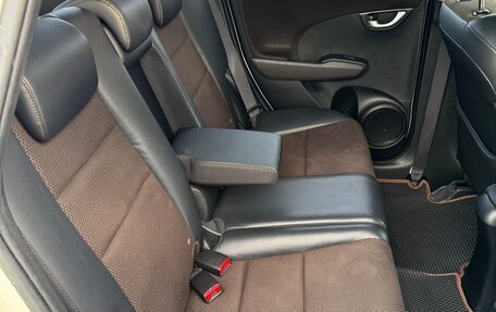 Honda Fit Shuttle I рестайлинг, 2013 год, 1 250 000 рублей, 24 фотография