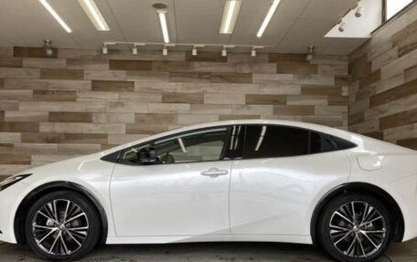 Toyota Prius IV XW50, 2023 год, 2 760 000 рублей, 2 фотография