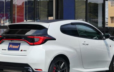 Toyota Yaris, 2022 год, 2 995 000 рублей, 3 фотография