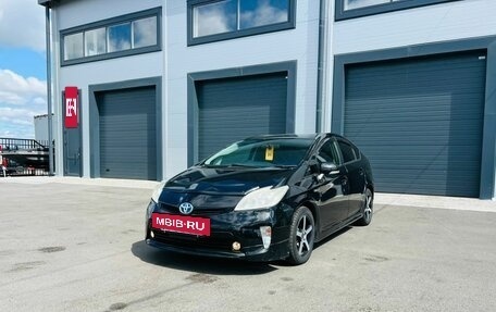 Toyota Prius, 2013 год, 1 049 000 рублей, 2 фотография