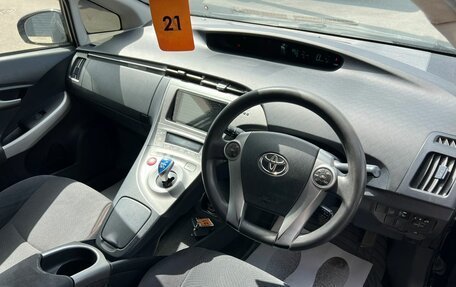Toyota Prius, 2013 год, 1 049 000 рублей, 11 фотография