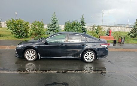 Toyota Camry, 2021 год, 2 100 000 рублей, 1 фотография