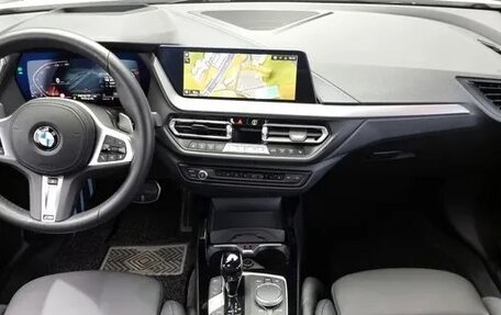 BMW 1 серия, 2022 год, 2 490 066 рублей, 2 фотография