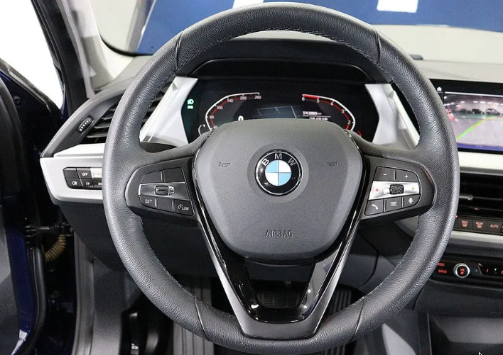 BMW 1 серия F40, 2020 год, 3 050 000 рублей, 10 фотография