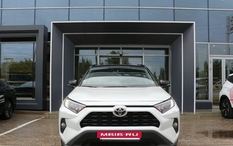 Toyota RAV4, 2021 год, 3 290 000 рублей, 2 фотография