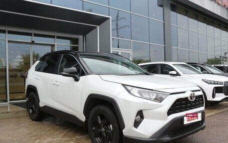 Toyota RAV4, 2021 год, 3 290 000 рублей, 3 фотография