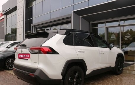 Toyota RAV4, 2021 год, 3 290 000 рублей, 6 фотография
