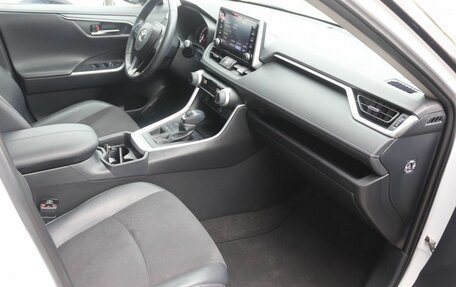 Toyota RAV4, 2021 год, 3 290 000 рублей, 17 фотография