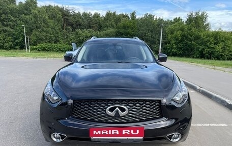Infiniti QX70, 2014 год, 2 150 000 рублей, 8 фотография