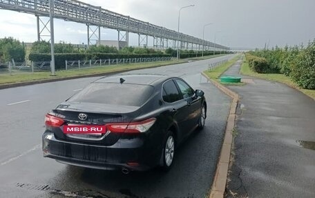 Toyota Camry, 2021 год, 2 100 000 рублей, 3 фотография