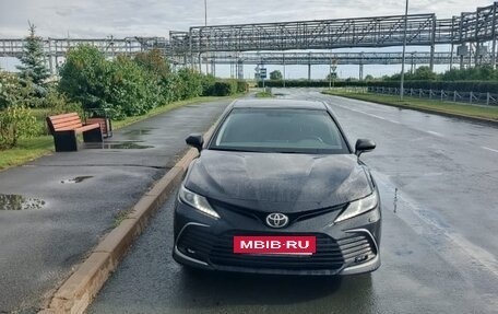 Toyota Camry, 2021 год, 2 100 000 рублей, 4 фотография