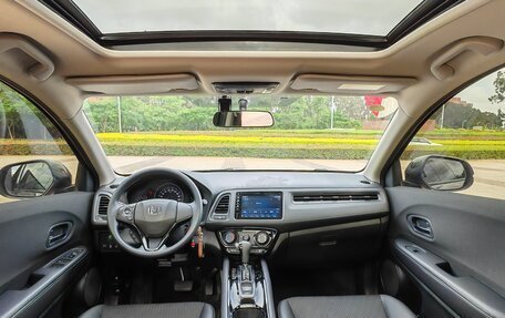 Honda Vezel, 2022 год, 1 310 000 рублей, 9 фотография