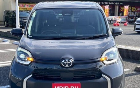 Toyota Sienta, 2022 год, 1 075 000 рублей, 2 фотография