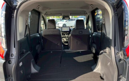 Toyota Sienta, 2022 год, 1 075 000 рублей, 11 фотография