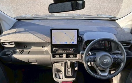 Toyota Sienta, 2022 год, 1 075 000 рублей, 7 фотография