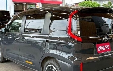 Toyota Sienta, 2022 год, 1 075 000 рублей, 3 фотография