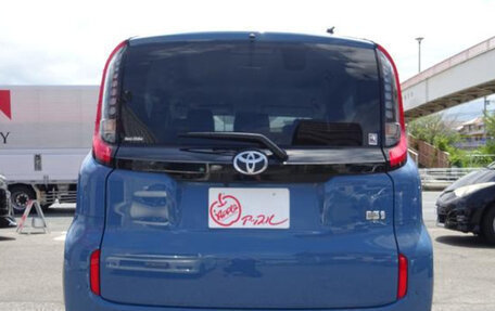 Toyota Sienta, 2022 год, 1 075 000 рублей, 5 фотография