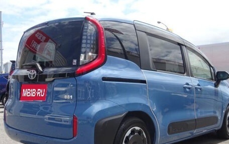 Toyota Sienta, 2022 год, 1 075 000 рублей, 4 фотография