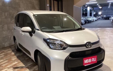 Toyota Sienta, 2022 год, 1 075 000 рублей, 3 фотография