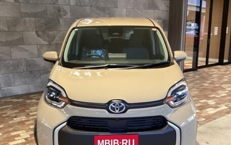 Toyota Sienta, 2022 год, 1 075 000 рублей, 2 фотография