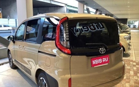 Toyota Sienta, 2022 год, 1 075 000 рублей, 6 фотография
