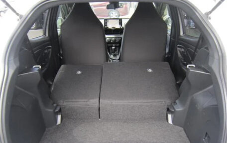 Toyota Yaris, 2022 год, 886 000 рублей, 9 фотография