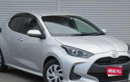 Toyota Yaris, 2022 год, 886 000 рублей, 2 фотография