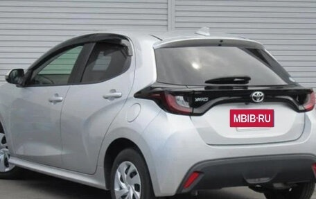 Toyota Yaris, 2022 год, 886 000 рублей, 4 фотография