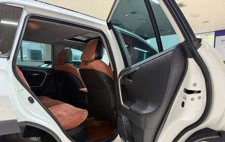 Toyota RAV4, 2022 год, 2 090 999 рублей, 21 фотография