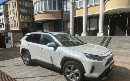 Toyota RAV4, 2021 год, 3 200 000 рублей, 4 фотография