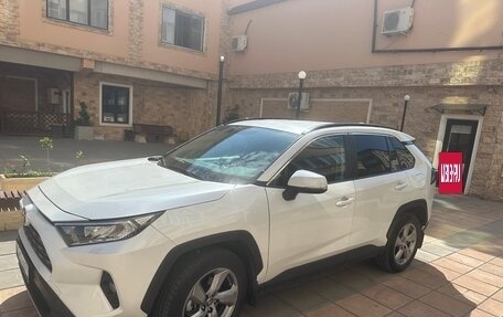 Toyota RAV4, 2021 год, 3 200 000 рублей, 5 фотография