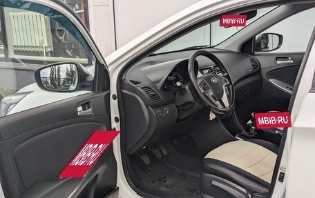 Hyundai Solaris II рестайлинг, 2016 год, 990 000 рублей, 12 фотография