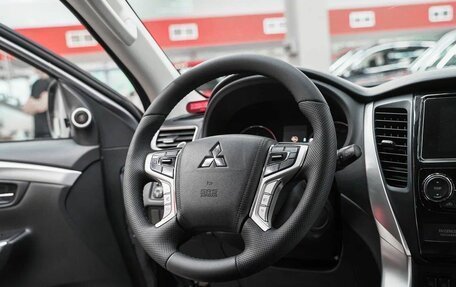 Mitsubishi Pajero Sport III рестайлинг, 2016 год, 2 149 000 рублей, 6 фотография