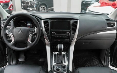 Mitsubishi Pajero Sport III рестайлинг, 2016 год, 2 149 000 рублей, 7 фотография