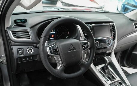 Mitsubishi Pajero Sport III рестайлинг, 2016 год, 2 149 000 рублей, 10 фотография