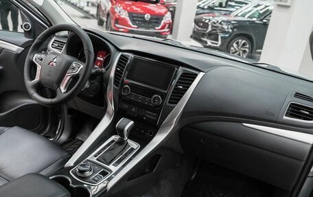 Mitsubishi Pajero Sport III рестайлинг, 2016 год, 2 149 000 рублей, 11 фотография