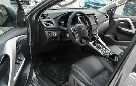 Mitsubishi Pajero Sport III рестайлинг, 2016 год, 2 149 000 рублей, 12 фотография