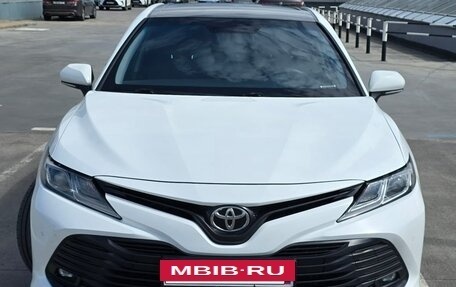 Toyota Camry, 2019 год, 1 700 000 рублей, 4 фотография