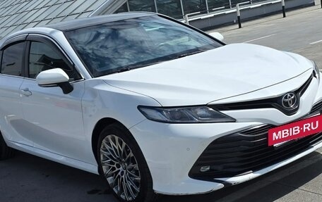 Toyota Camry, 2019 год, 1 700 000 рублей, 3 фотография