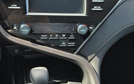 Toyota Camry, 2019 год, 1 700 000 рублей, 10 фотография