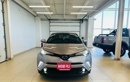 Toyota C-HR I рестайлинг, 2017 год, 1 999 000 рублей, 9 фотография