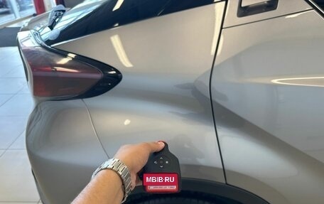 Toyota C-HR I рестайлинг, 2017 год, 1 999 000 рублей, 25 фотография