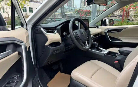 Toyota RAV4, 2022 год, 2 040 690 рублей, 6 фотография