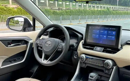 Toyota RAV4, 2022 год, 2 040 690 рублей, 7 фотография