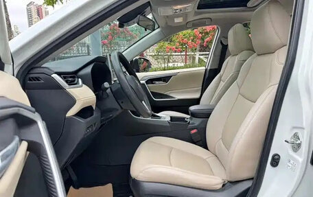 Toyota RAV4, 2022 год, 2 040 690 рублей, 8 фотография
