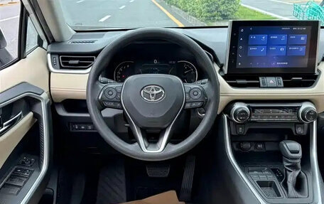 Toyota RAV4, 2022 год, 2 040 690 рублей, 10 фотография