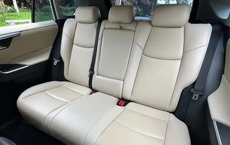 Toyota RAV4, 2022 год, 2 040 690 рублей, 13 фотография