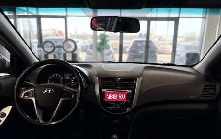 Hyundai Solaris II рестайлинг, 2011 год, 635 000 рублей, 11 фотография