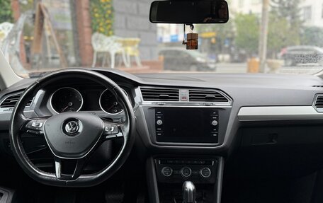 Volkswagen Tiguan II, 2020 год, 2 490 000 рублей, 7 фотография